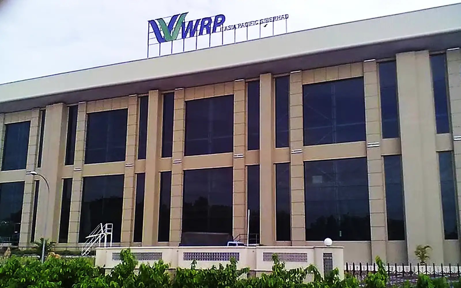 304 Malaysians among 1,426 left jobless after glovemaker’s closure