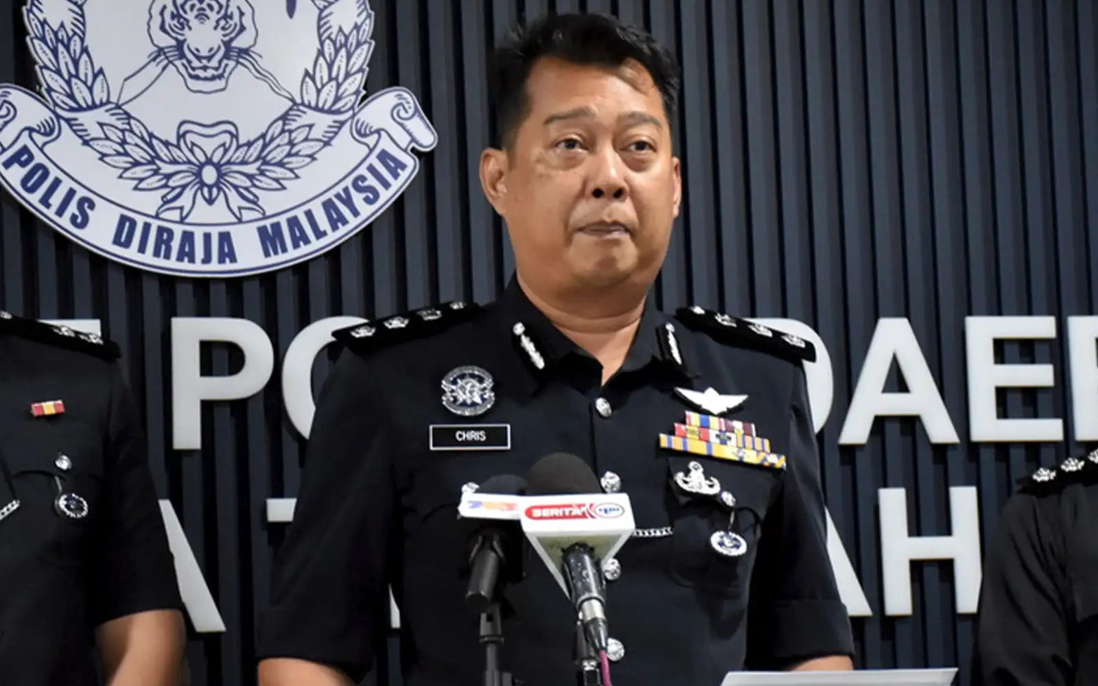 Cop attacked by man with parang in Melaka drug raid