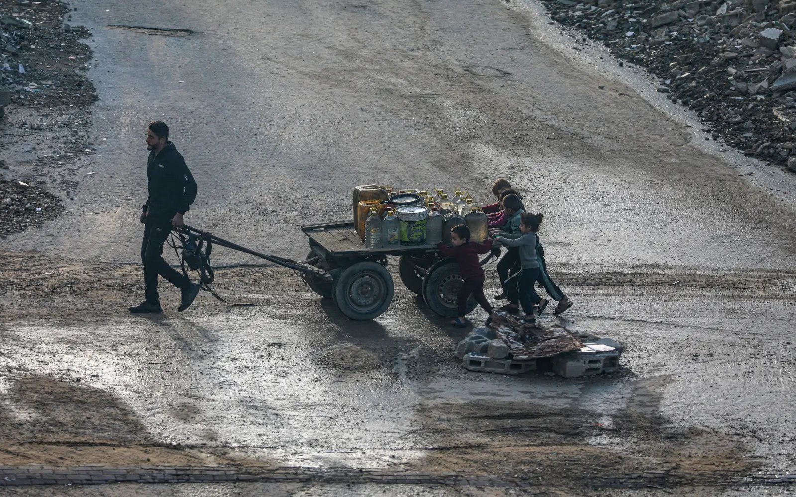 Israel using water access as ‘weapon’ in Gaza, says MSF