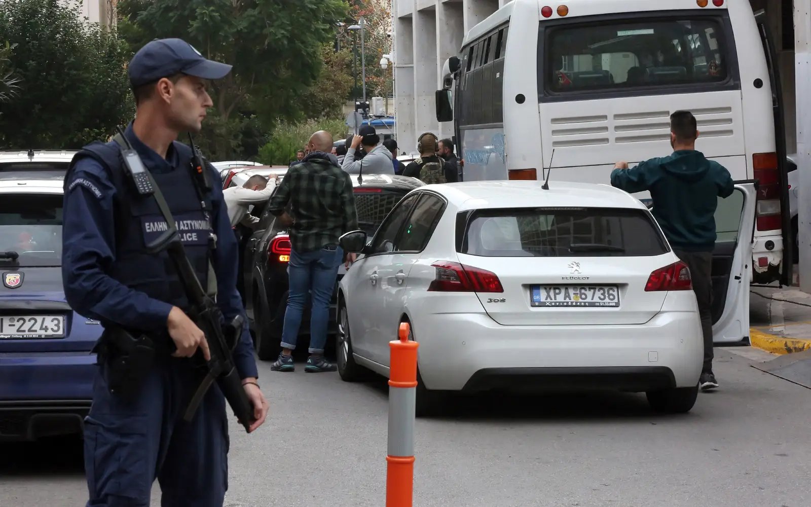 5 wounded in 2 shootings in Athens, 89-year-old gunman at large