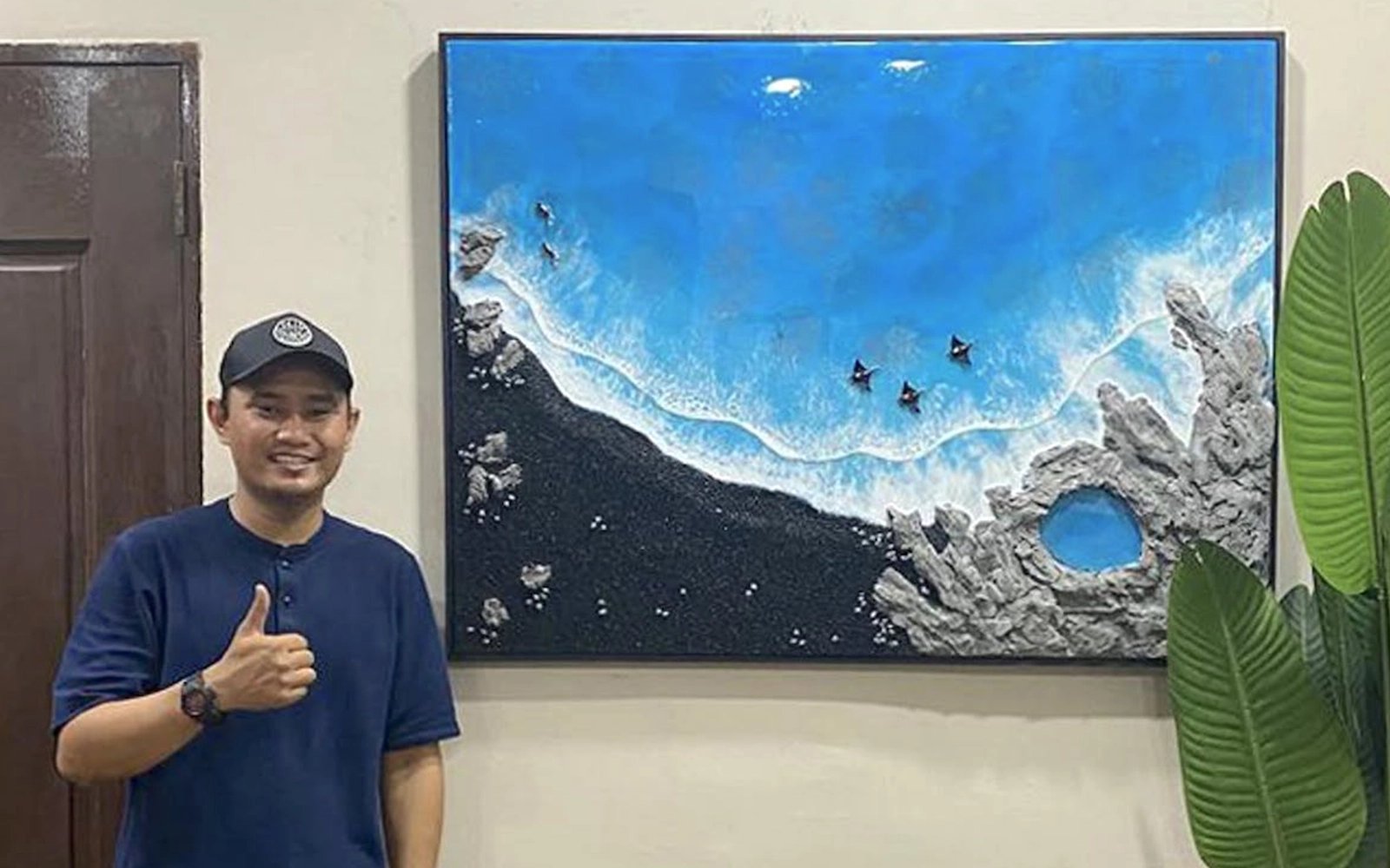 Artist captures the calm of the sea in resin