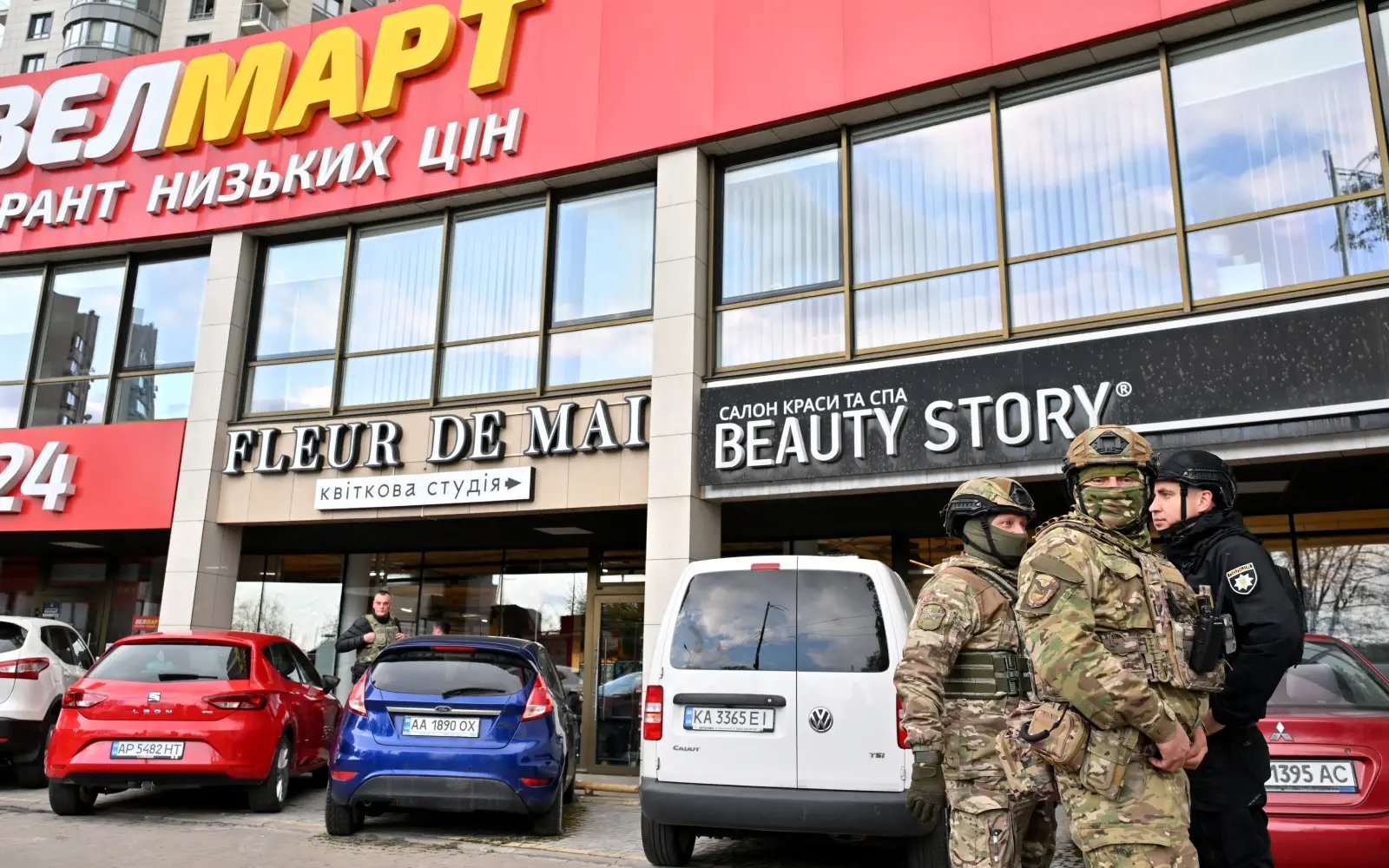 At least 6 killed after gunman opens fire in Ukrainian capital