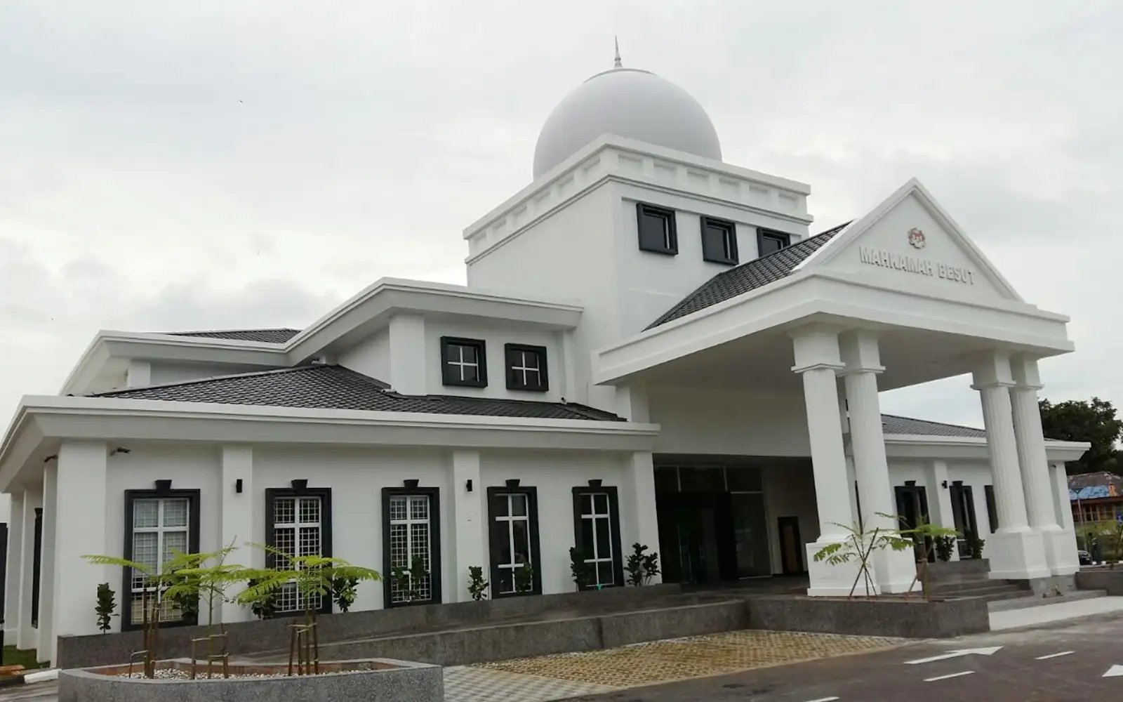 Bekas jurutera IT didakwa miliki 12 kad pengenalan palsu, dadah