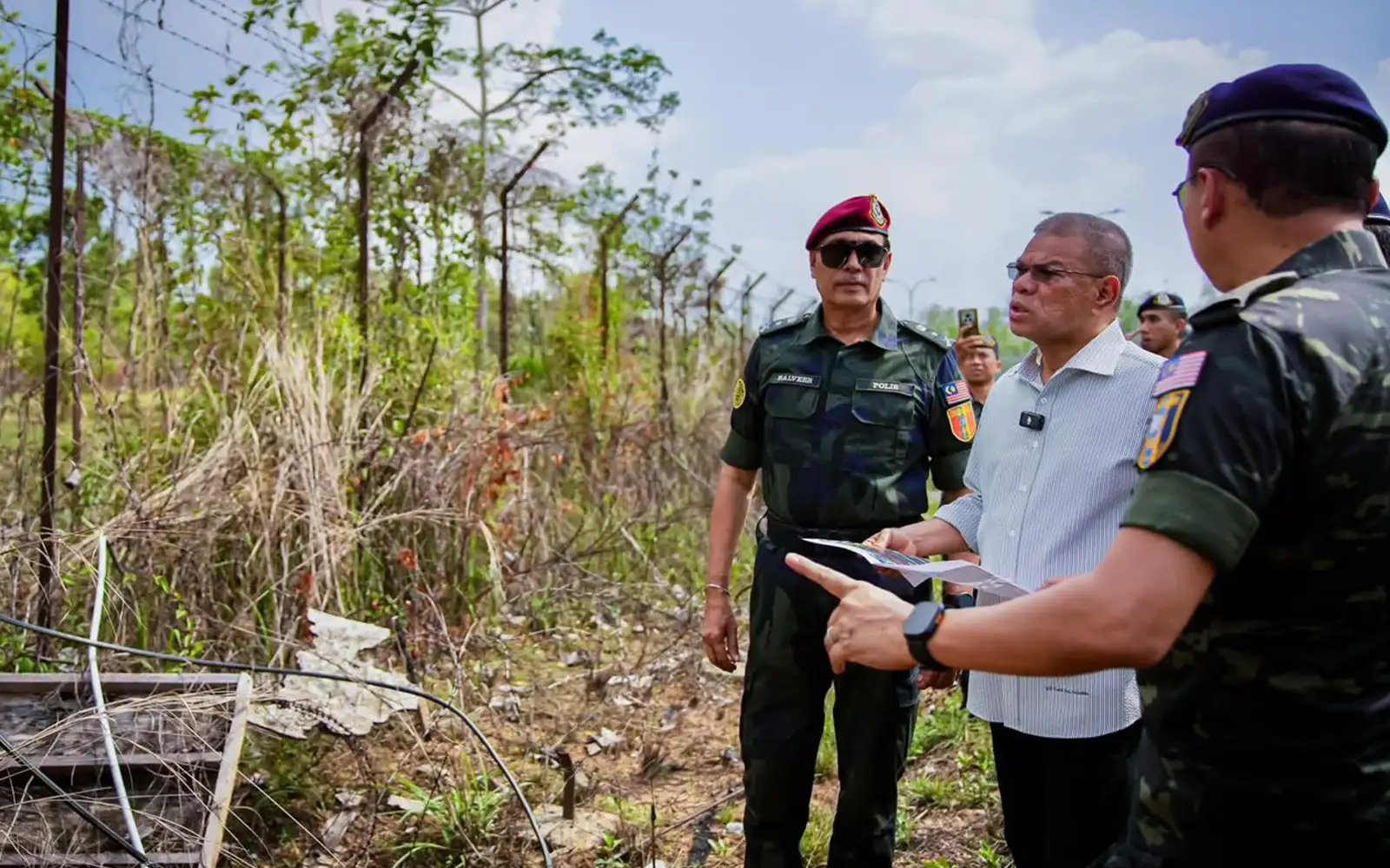 Gerai burger lagi cantik, menteri arah naik taraf pondok keselamatan di sempadan