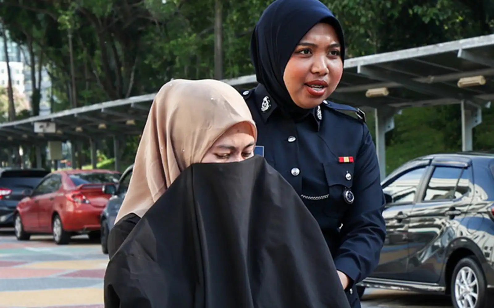 Wanita menyamar kutip bayaran di HSA didenda RM3,500