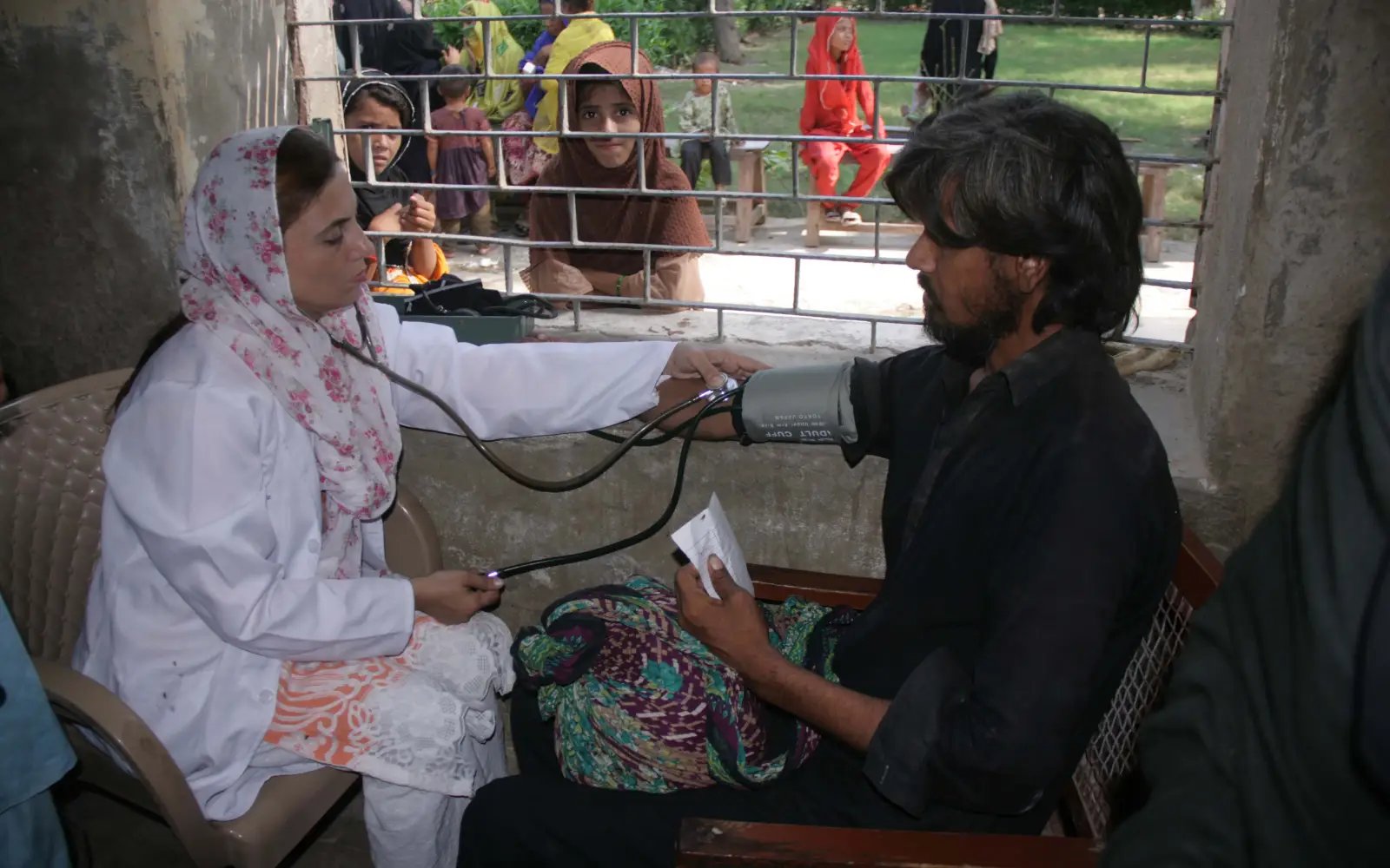 Going online helps Pakistan’s women doctors back to work