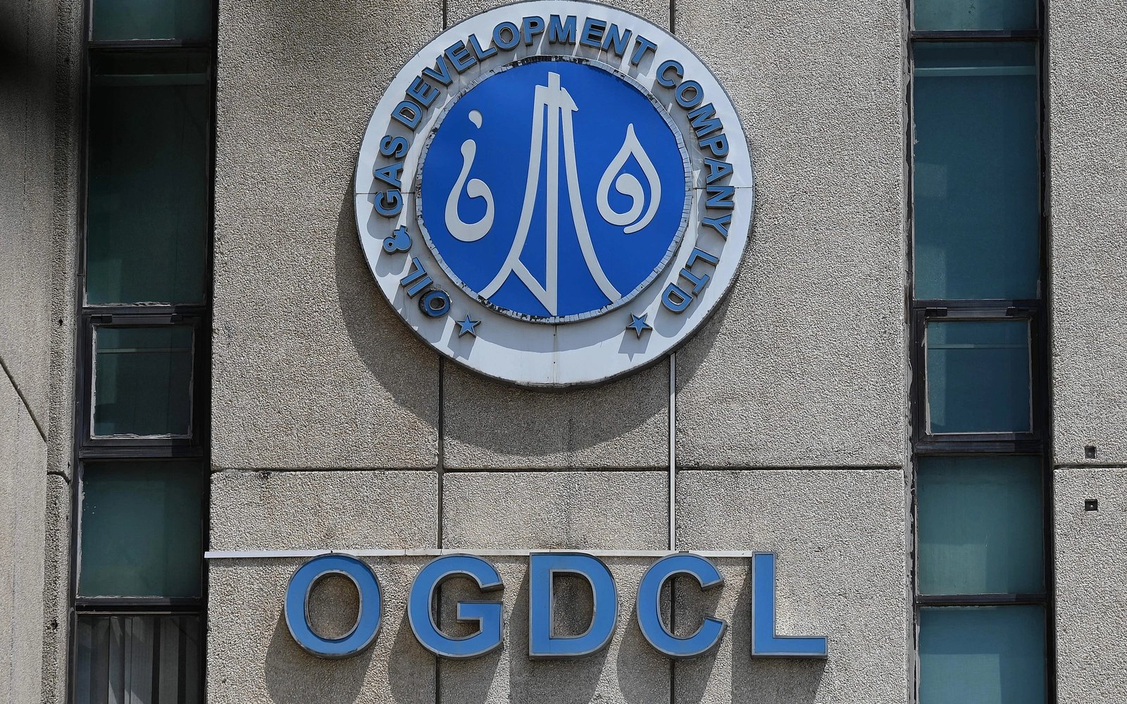 Pakistan weighs spot LNG as Iran war hits supply