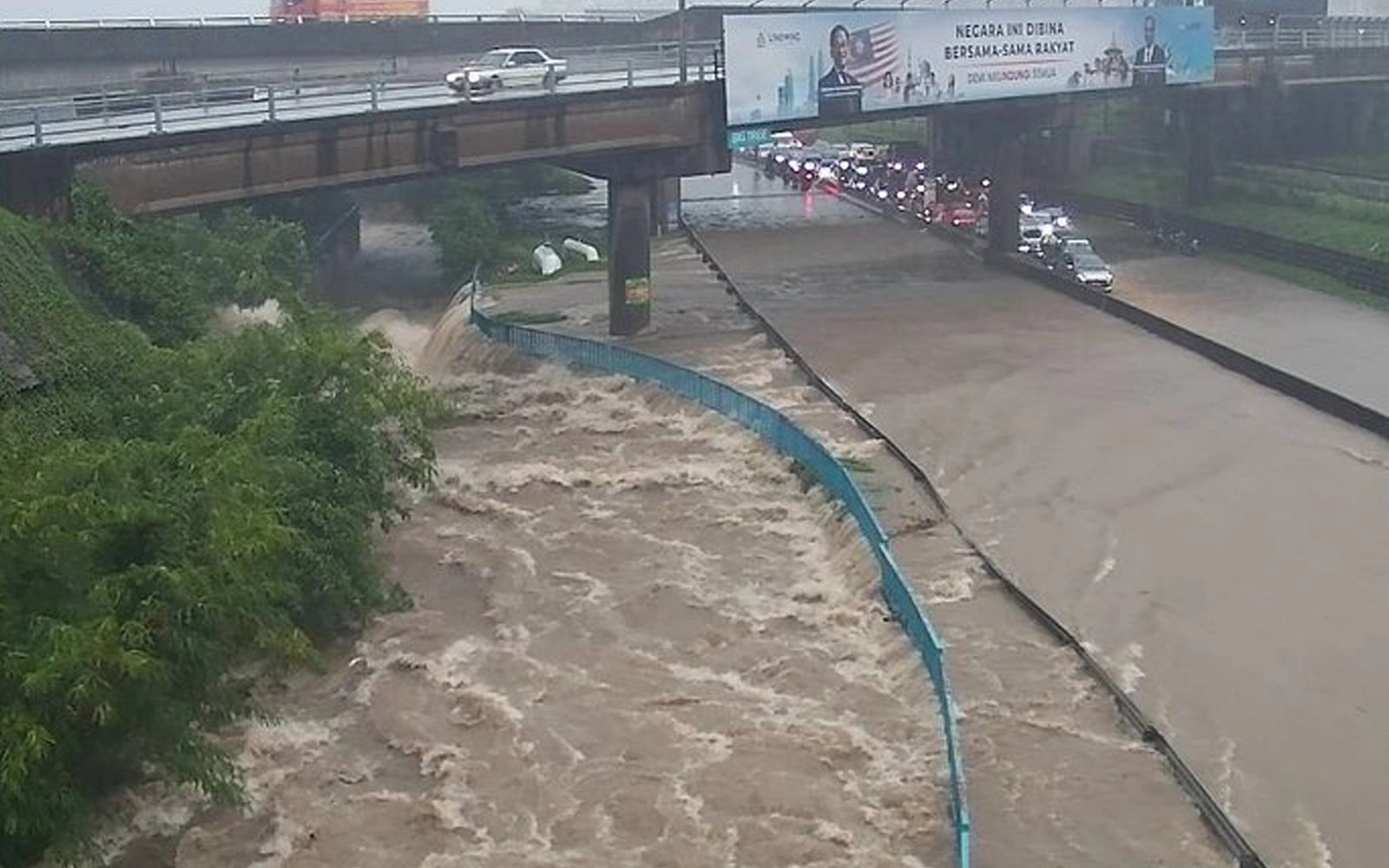 Flash floods, fallen trees as thunderstorm wreaks havoc