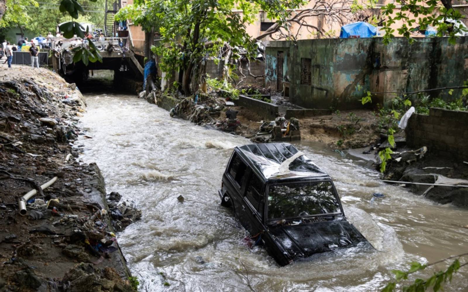 Floods in Dominican Republic kill 7, displace over 30,000