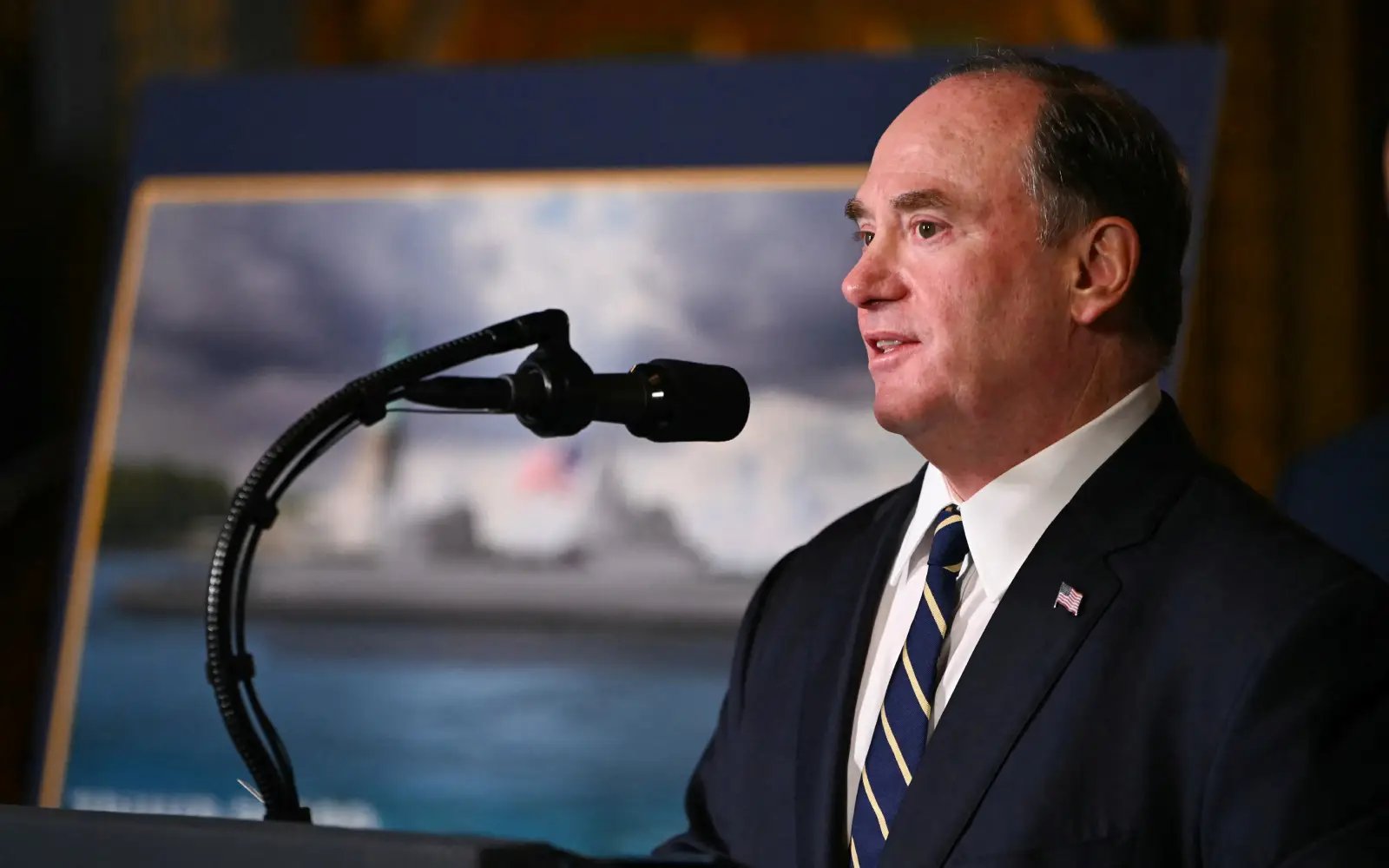 Top US Navy official to leave office ‘immediately’