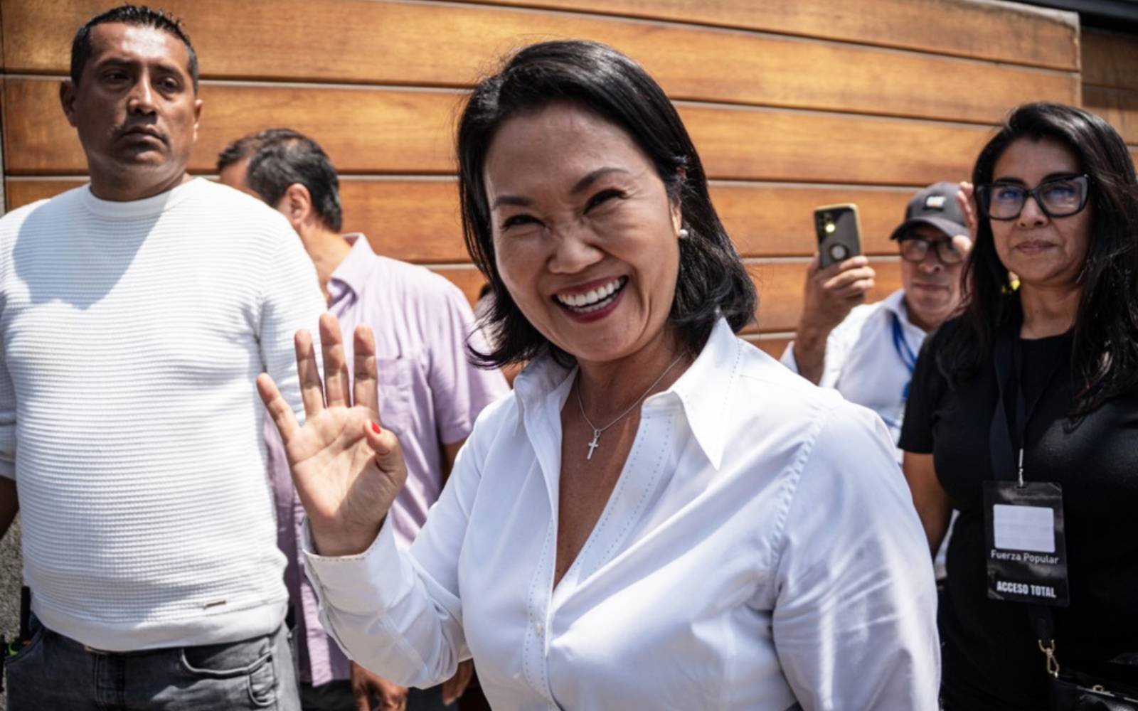 Fujimori leads chaotic Peru vote, election officials face charges