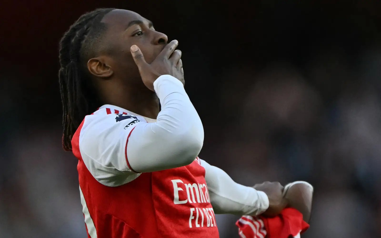 Eze rocket fires Arsenal back into top spot in Premier League
