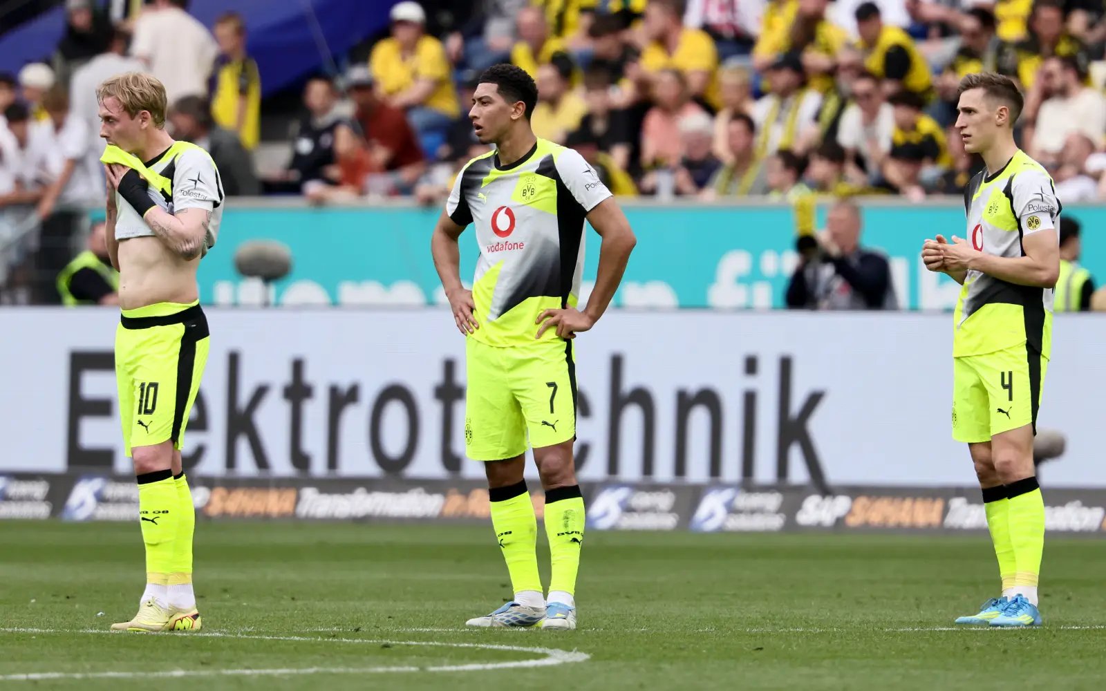 Bayern on cusp of title as Dortmund lose, Eta beaten on debut