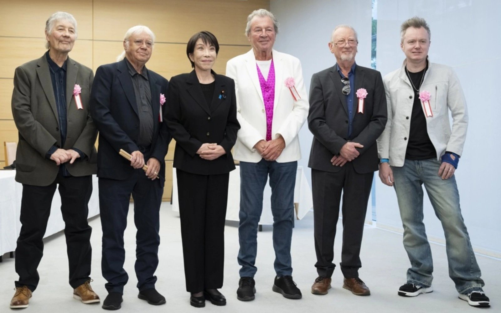 Deep Purple thrills Japan’s superfan prime minister with a quick visit