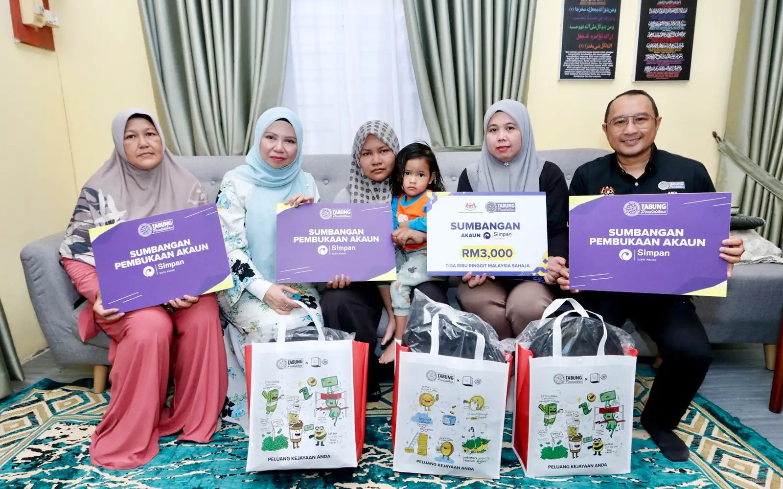 PTPTN serah sumbangan SSPN RM3,000 kepada anak Amirul