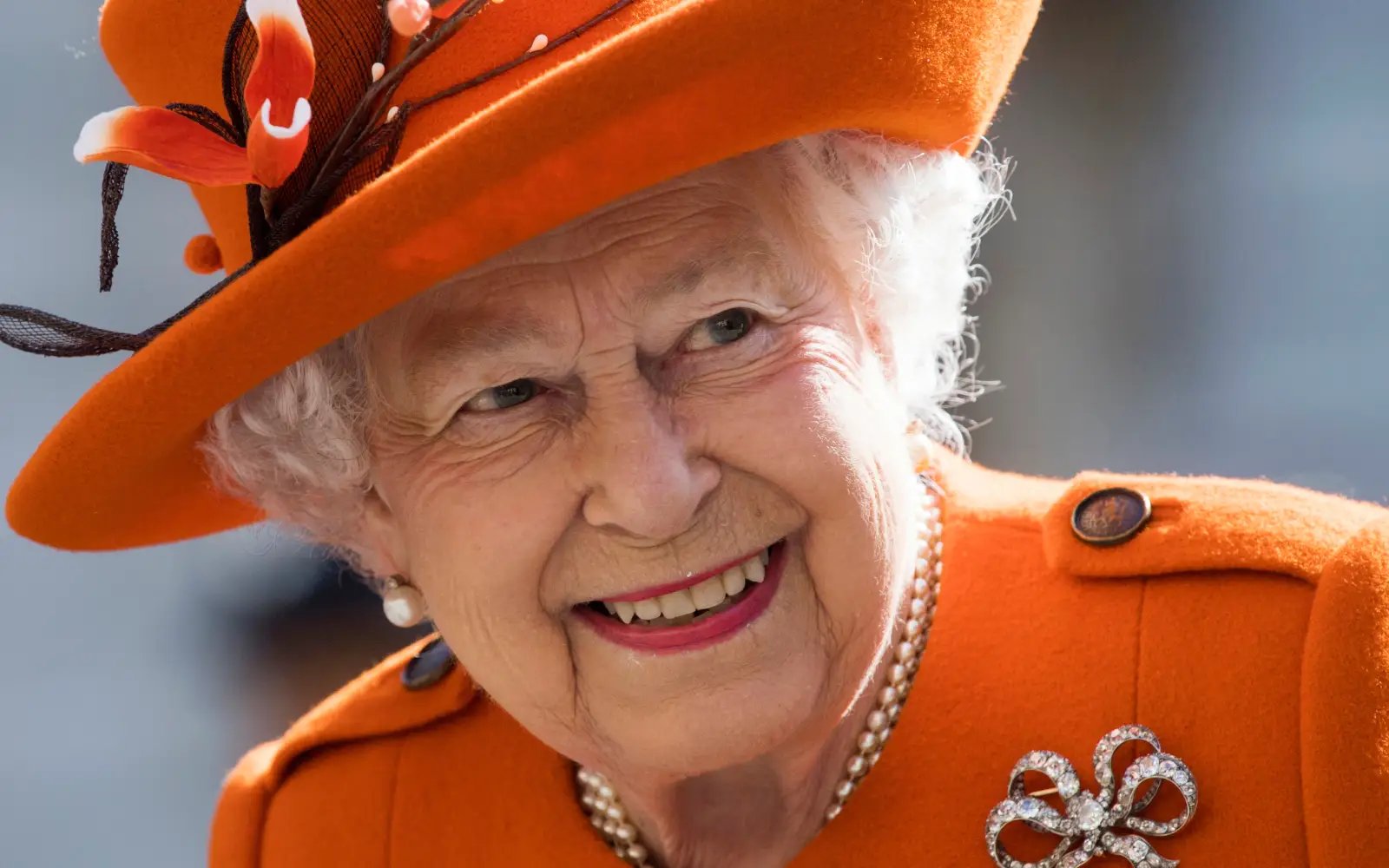 British royals choose historian to write queen’s biography