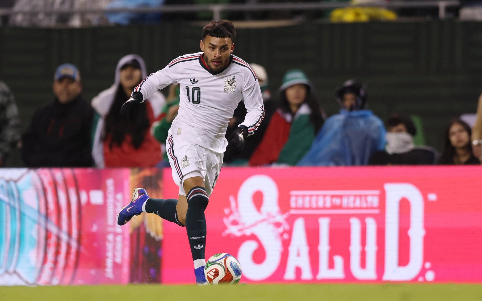 Mexico threatens Liga MX players’ World Cup spots over camp dispute