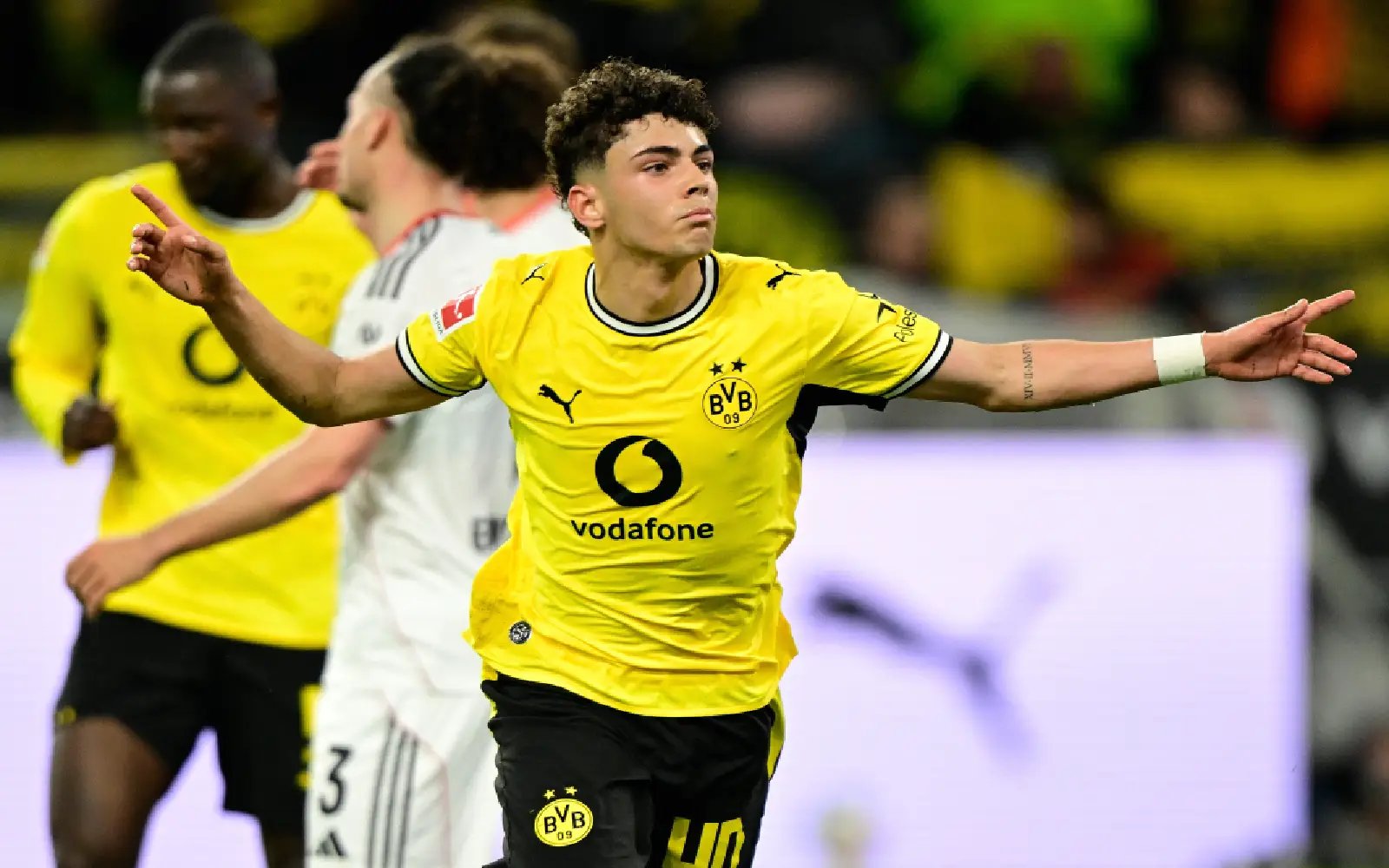 Dortmund confirmed Bundesliga runners-up with 3-2 win over Frankfurt