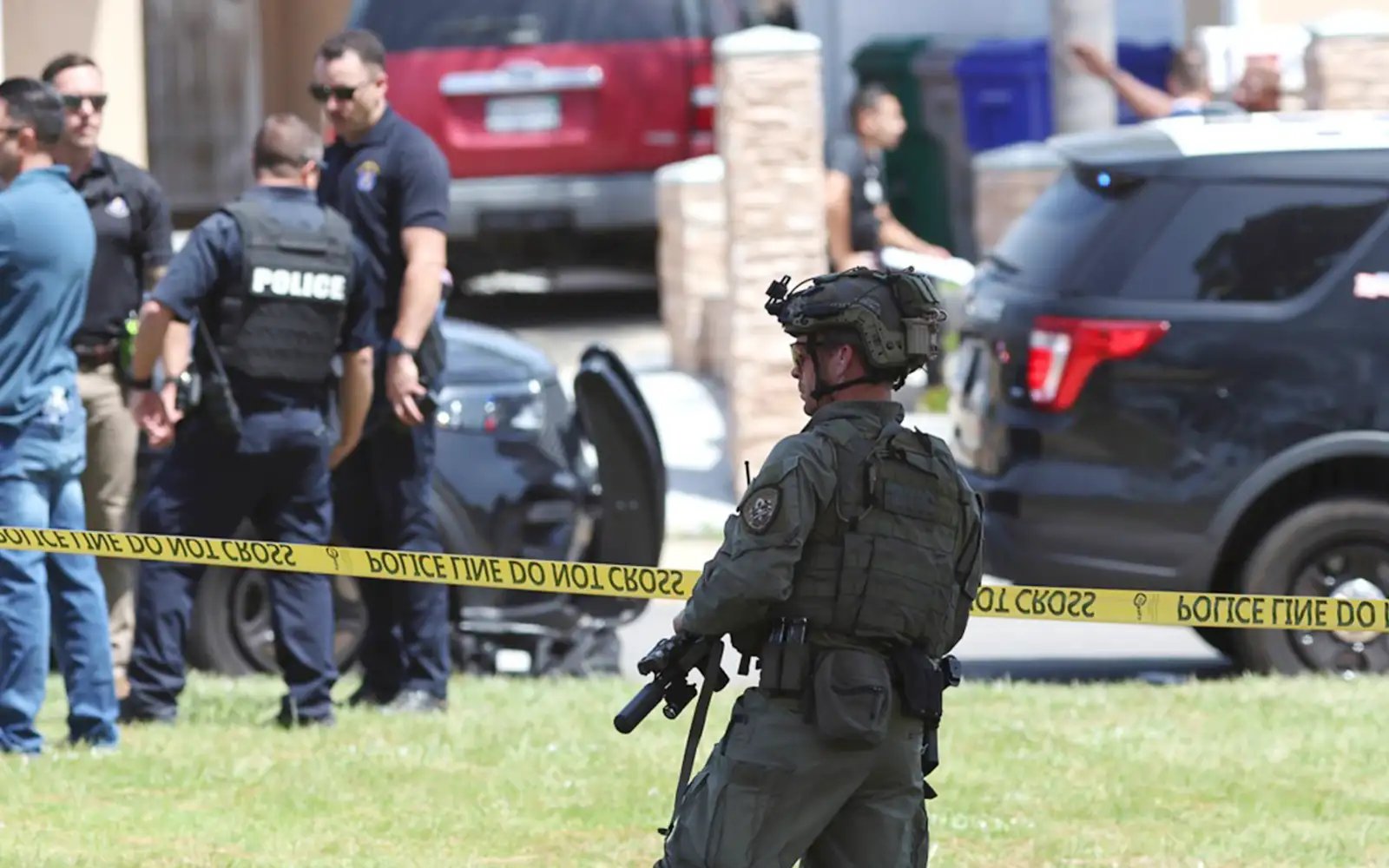 Lebih 30 senjata api, busur silang dirampas di rumah penyerang masjid San Diego