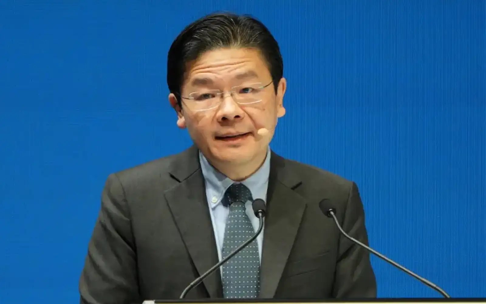 Singapore PM moved to tears by letter from repatriated citizen