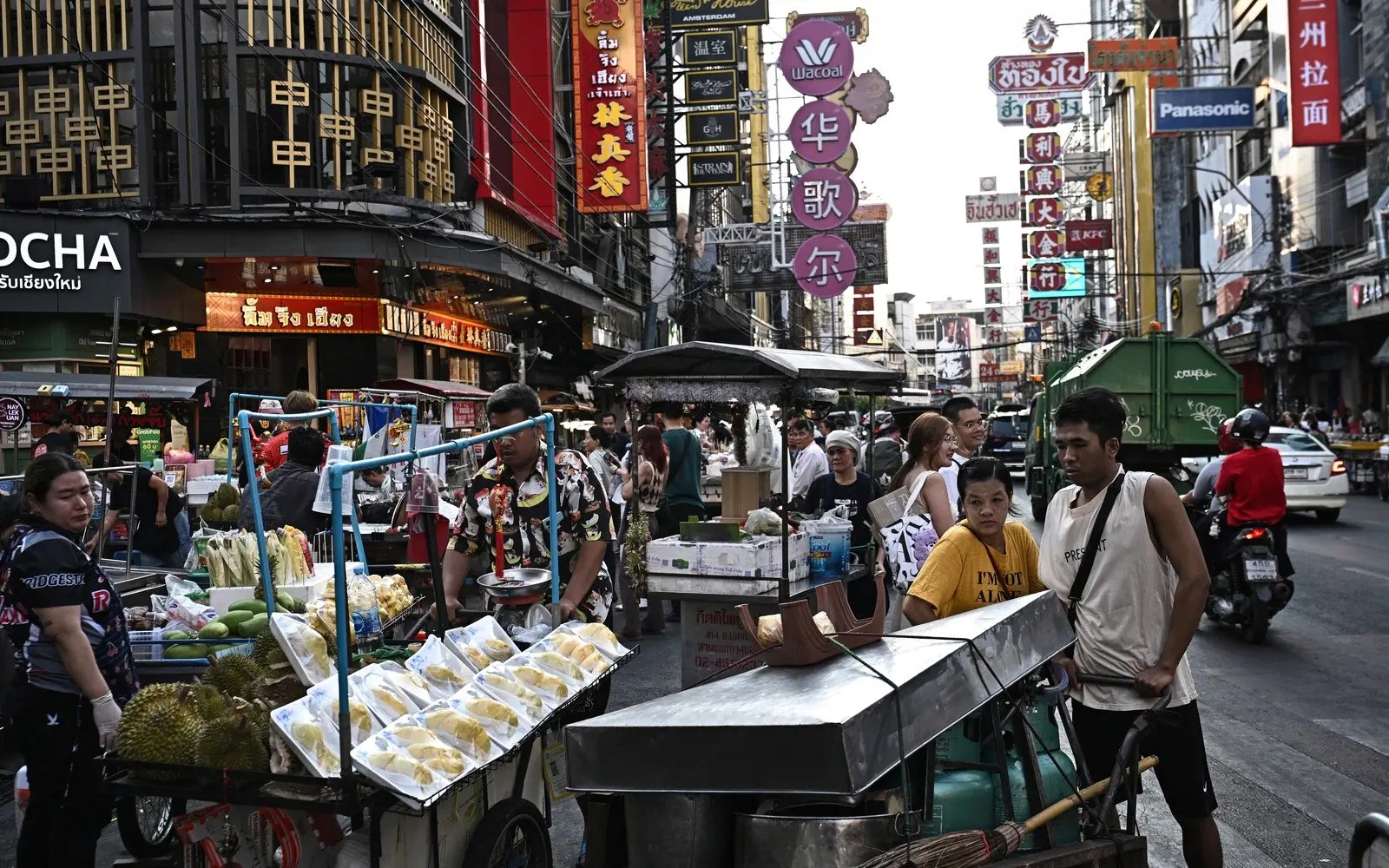 Bangkok’s food vendor curbs push city staple off the streets