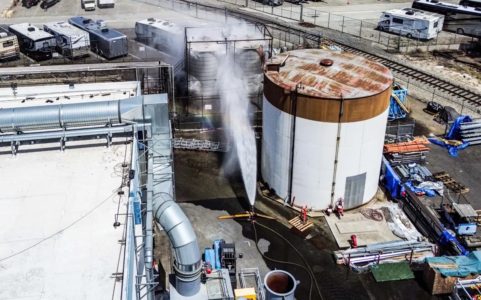 Thousands ordered to evacuate around leaking California chemical tank