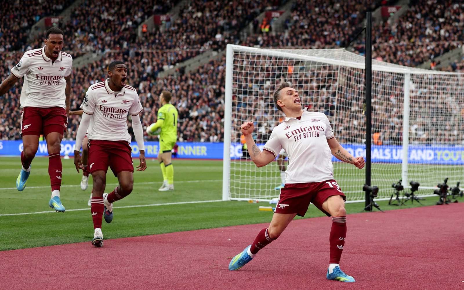 Arsenal on brink of Premier League title, Villa slip up in Champions League chase