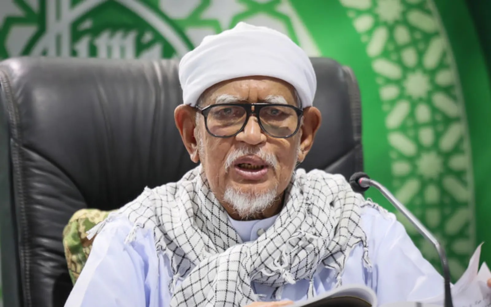 Kini Hadi pula dakwa ‘DNA khianat’ ada pada Umno, bukan PAS