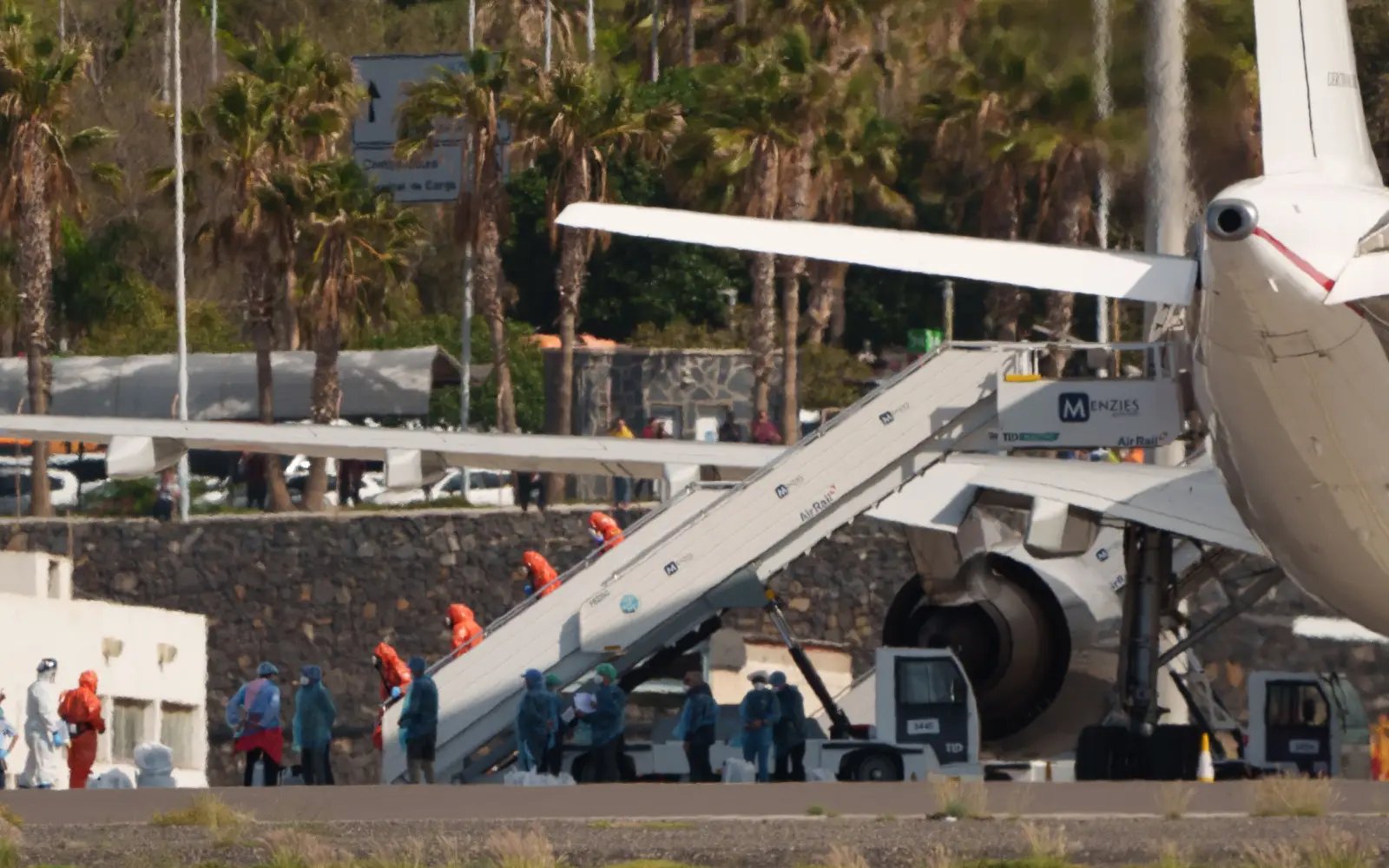 Evacuation of hantavirus-hit ship begins in Canary Islands