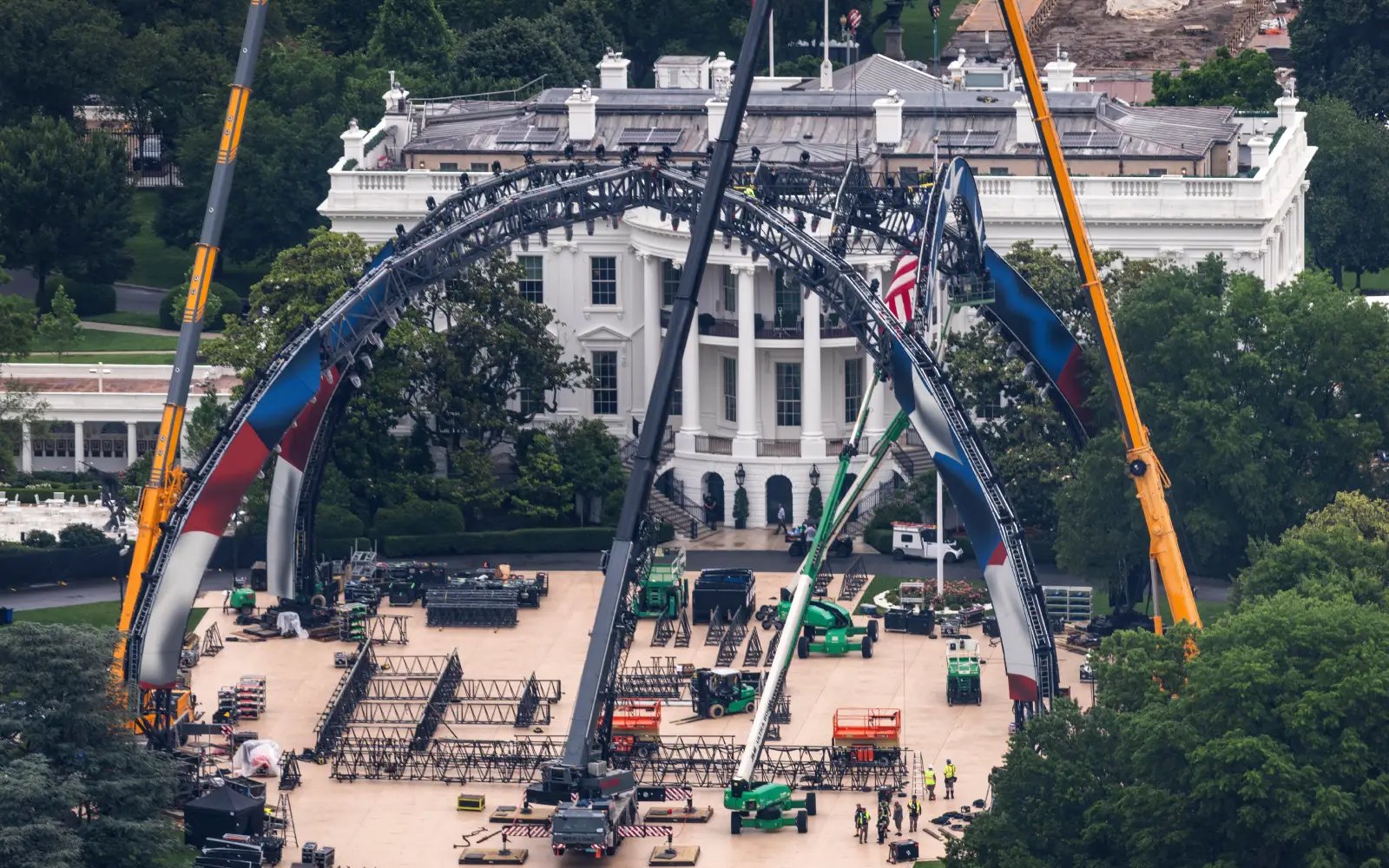 Trump builds giant stage at White House for birthday cage fight
