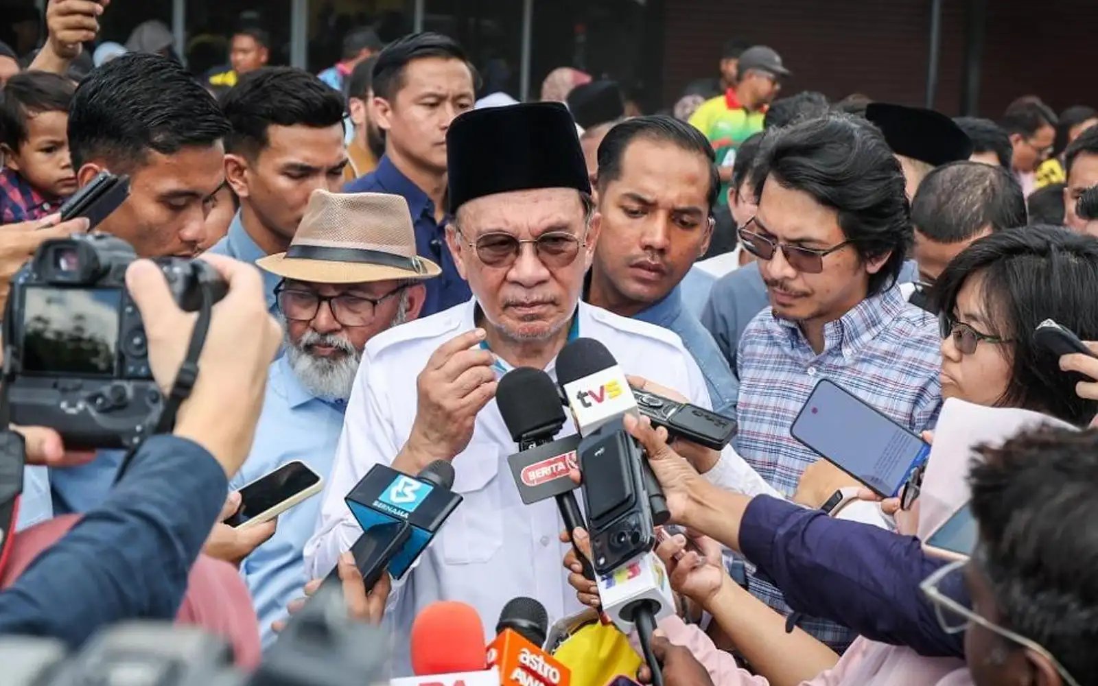 Anwar says yet to meet Zahid over Johor polls
