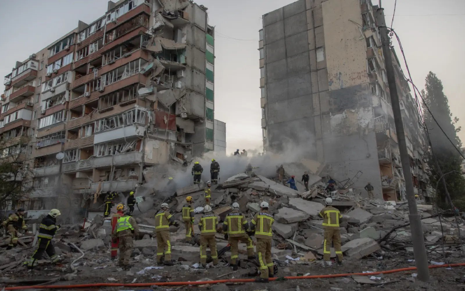 Russia pummels Kyiv, killing seven and denting peace hopes