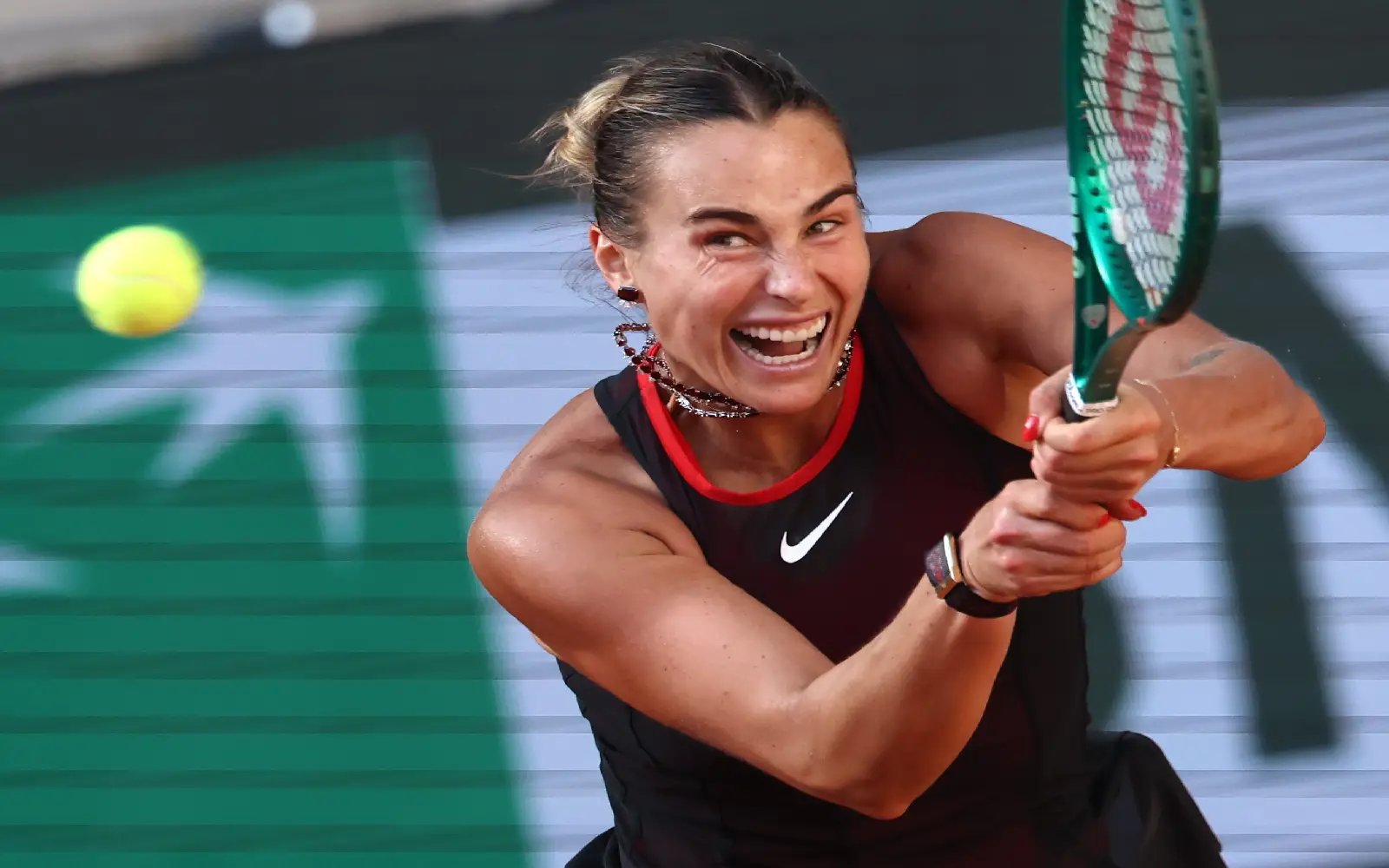 Sabalenka storms into last 32 ,  Gauff reaches French Open third round