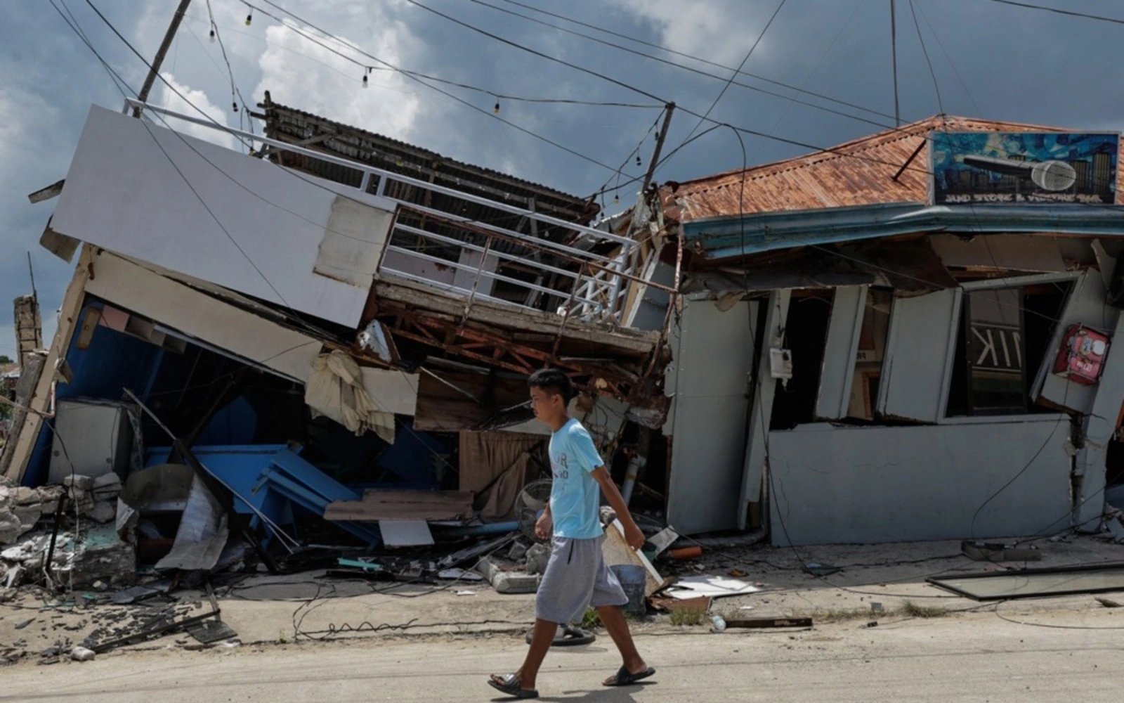 Magnitude 6.0 earthquake strikes central Philippines