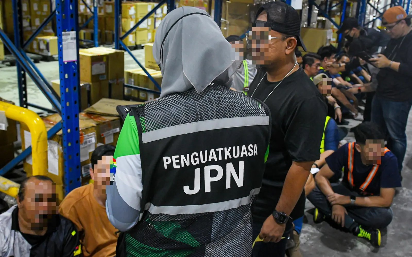 26 Indonesians held for using fake MyKads in Glenmarie raid