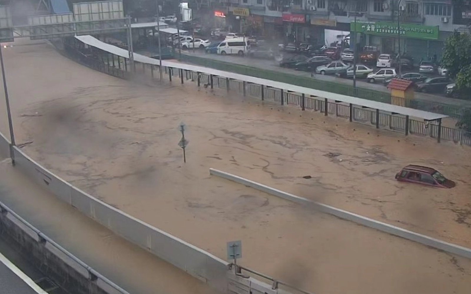 Flash floods hit several areas in Klang Valley