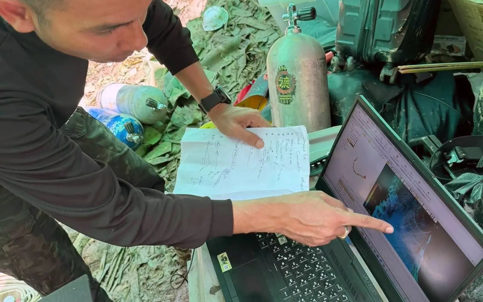 Diver says ‘racing against time’ to rescue 7 trapped in Laos cave