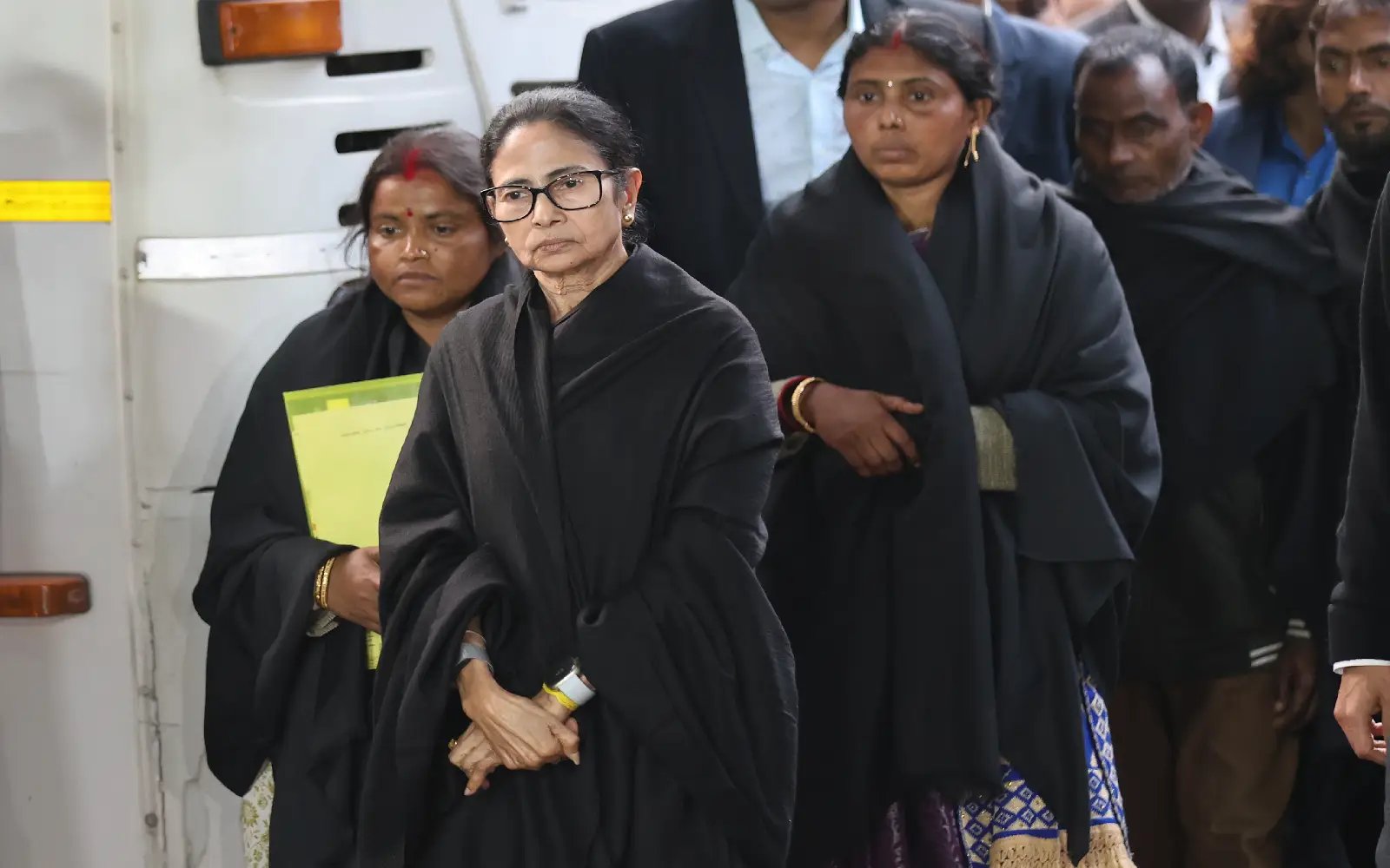 Indian chief minister refuses to resign after election defeat