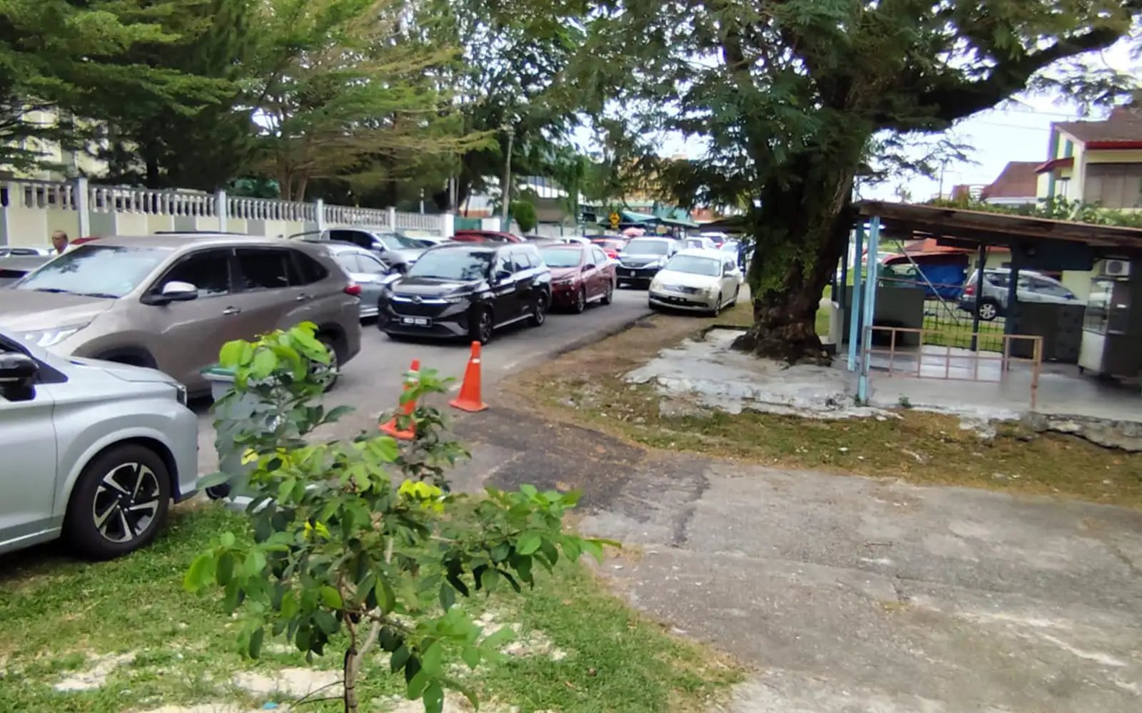 When schools meet streets: The fragile boundary of coexistence