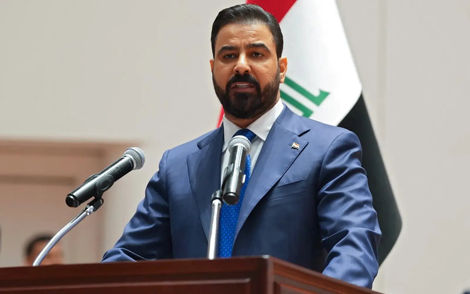 Iraq’s PM vows monopoly on arms as parliament approves government