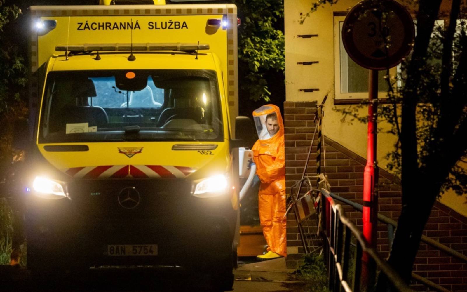 US diverting travellers from Ebola-hit region to one airport for screening