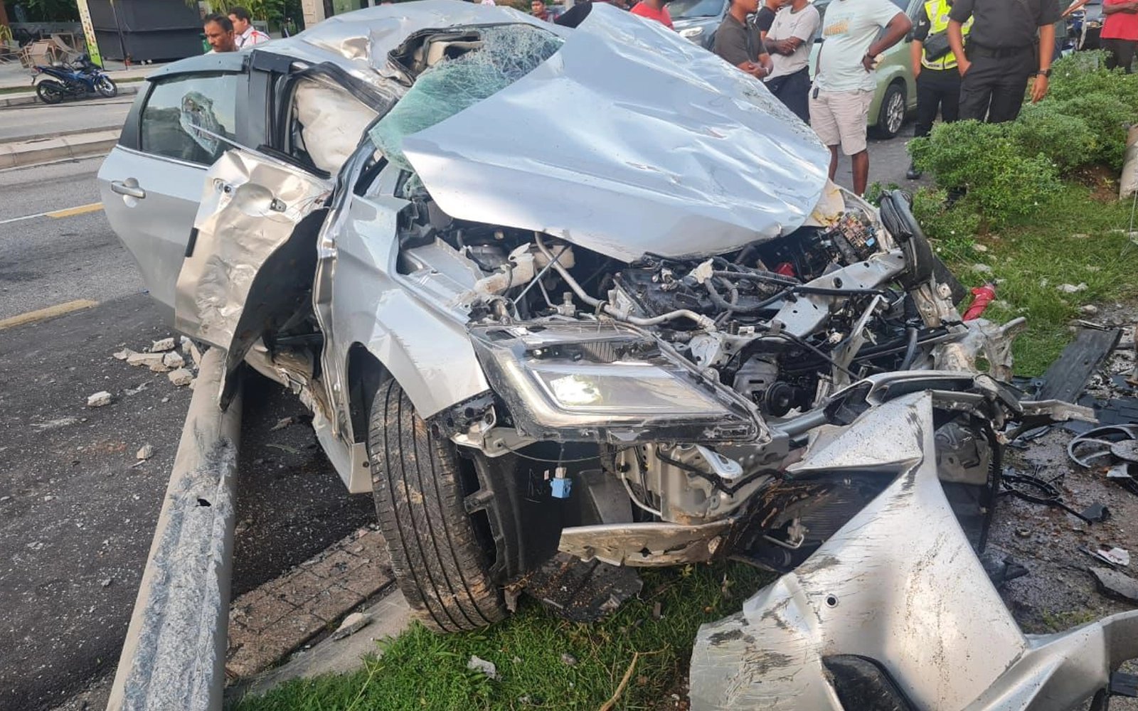 Suami isteri maut, motosikal dilanggar pemandu dipercayai mabuk