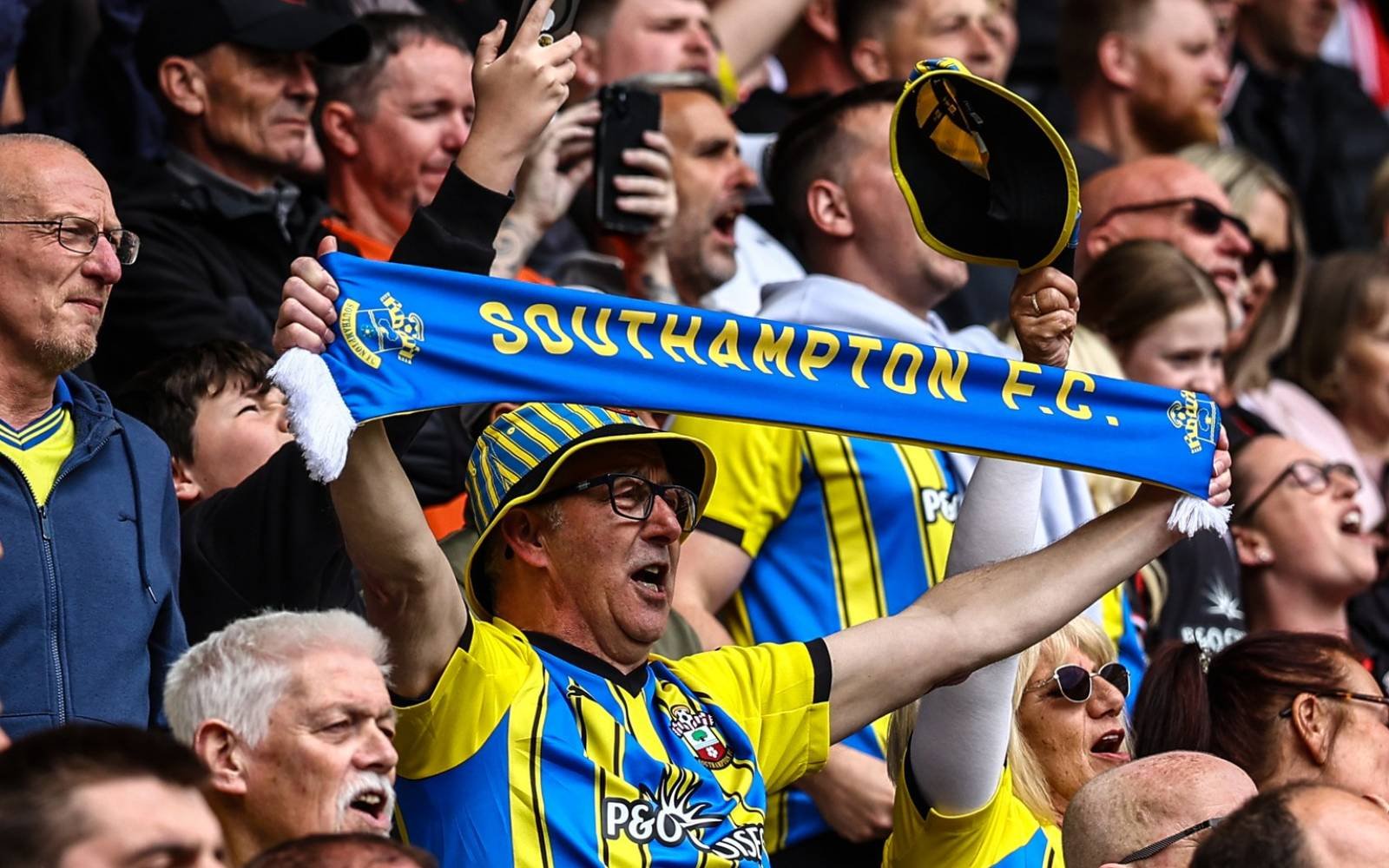 Southampton to play Hull at Wembley for Premier League place