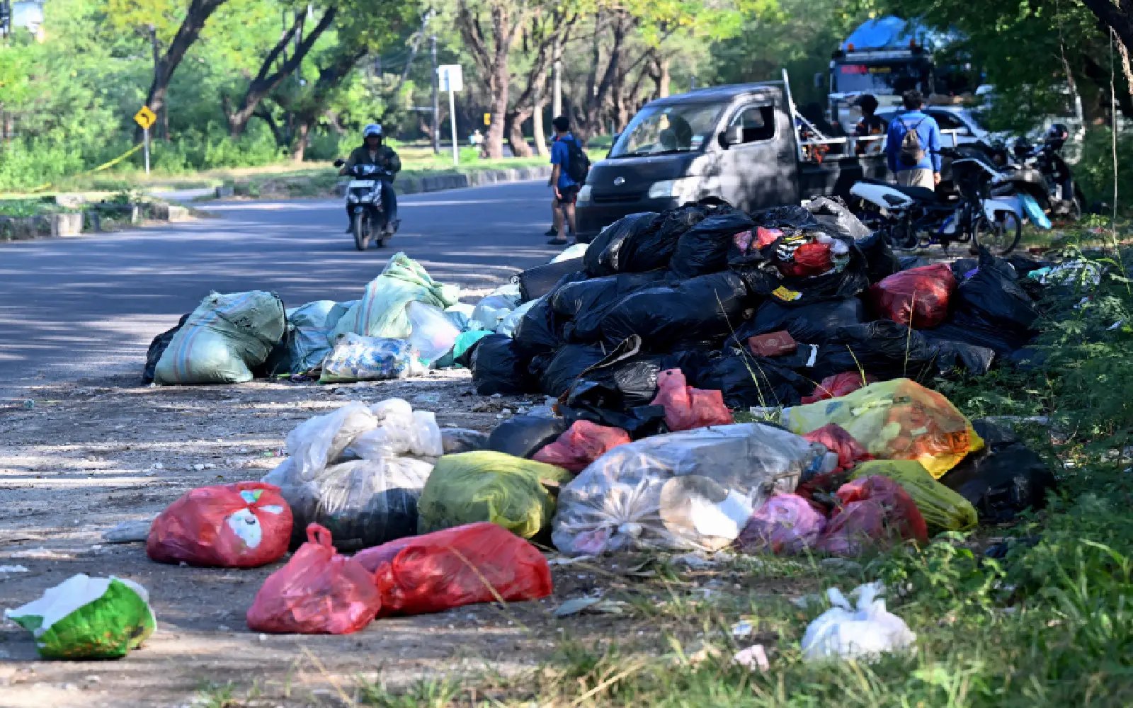 Bali drowning in trash after landfill closed
