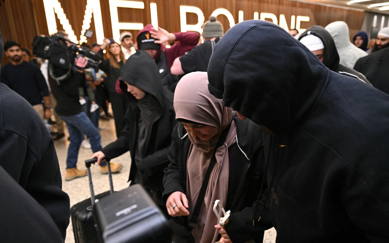 IS-linked Australian women charged with keeping slave in Syria