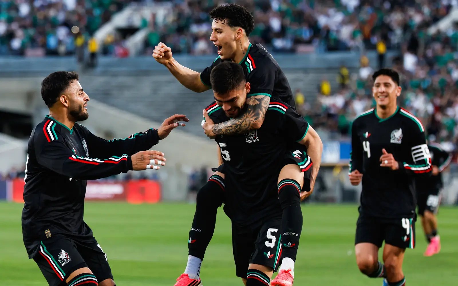 World Cup co-hosts Mexico edge Australia in friendly