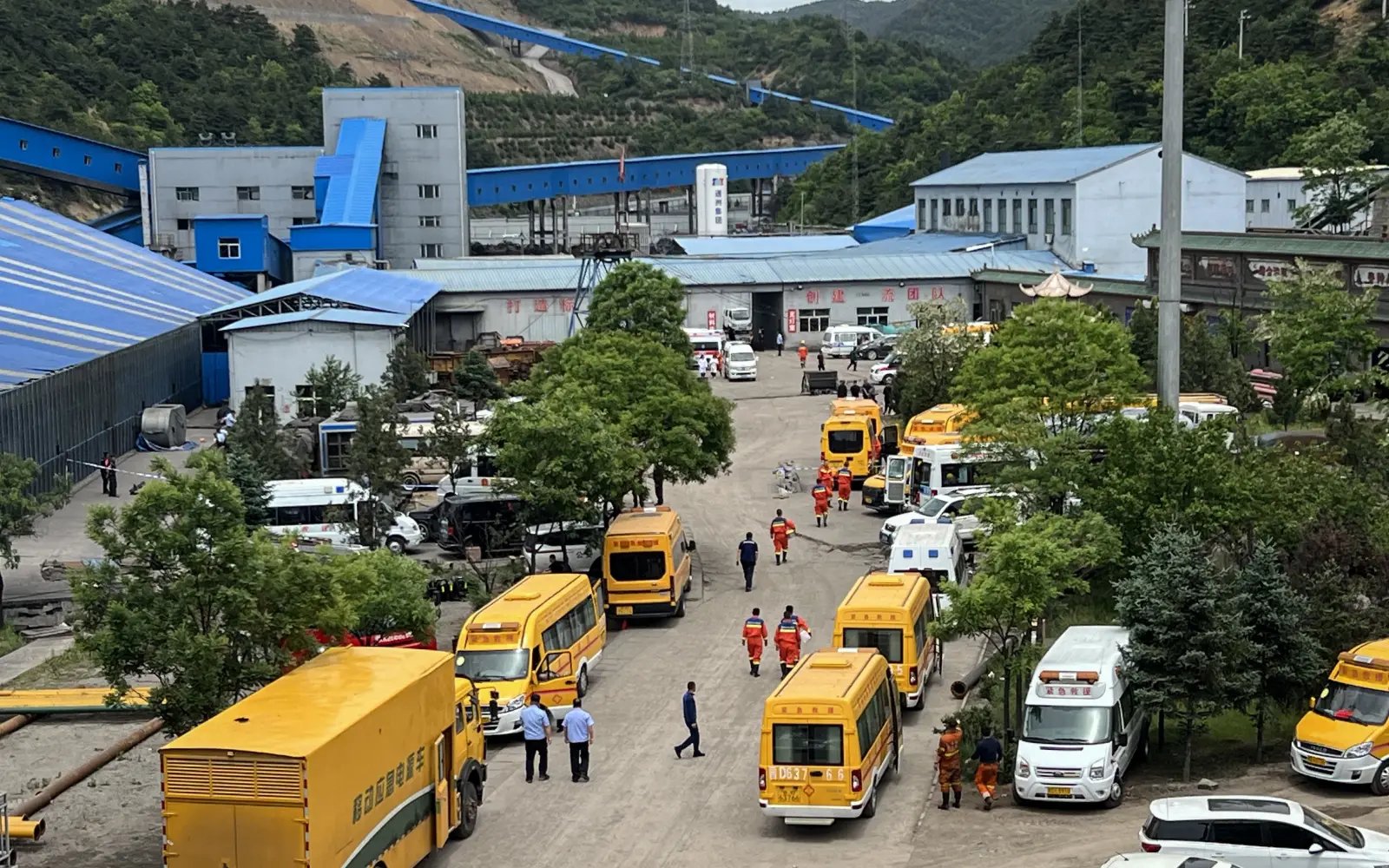 China coal mine blast kills at least 90, more missing