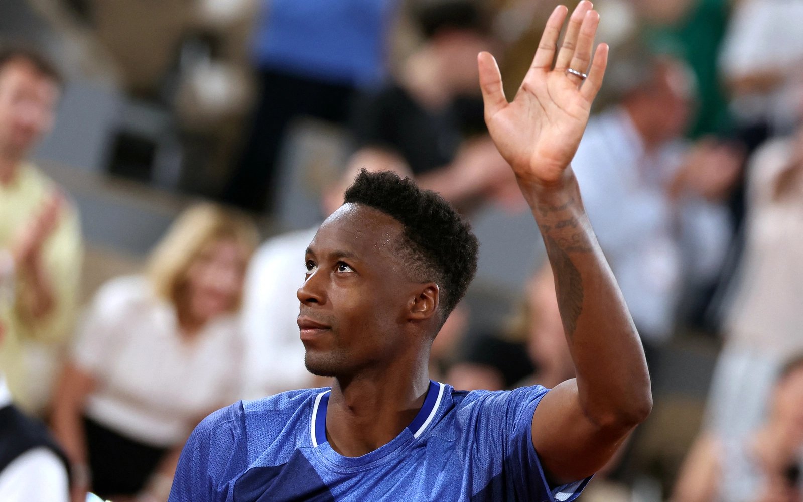 Valiant Monfils loses in the first round at his Roland Garros farewell