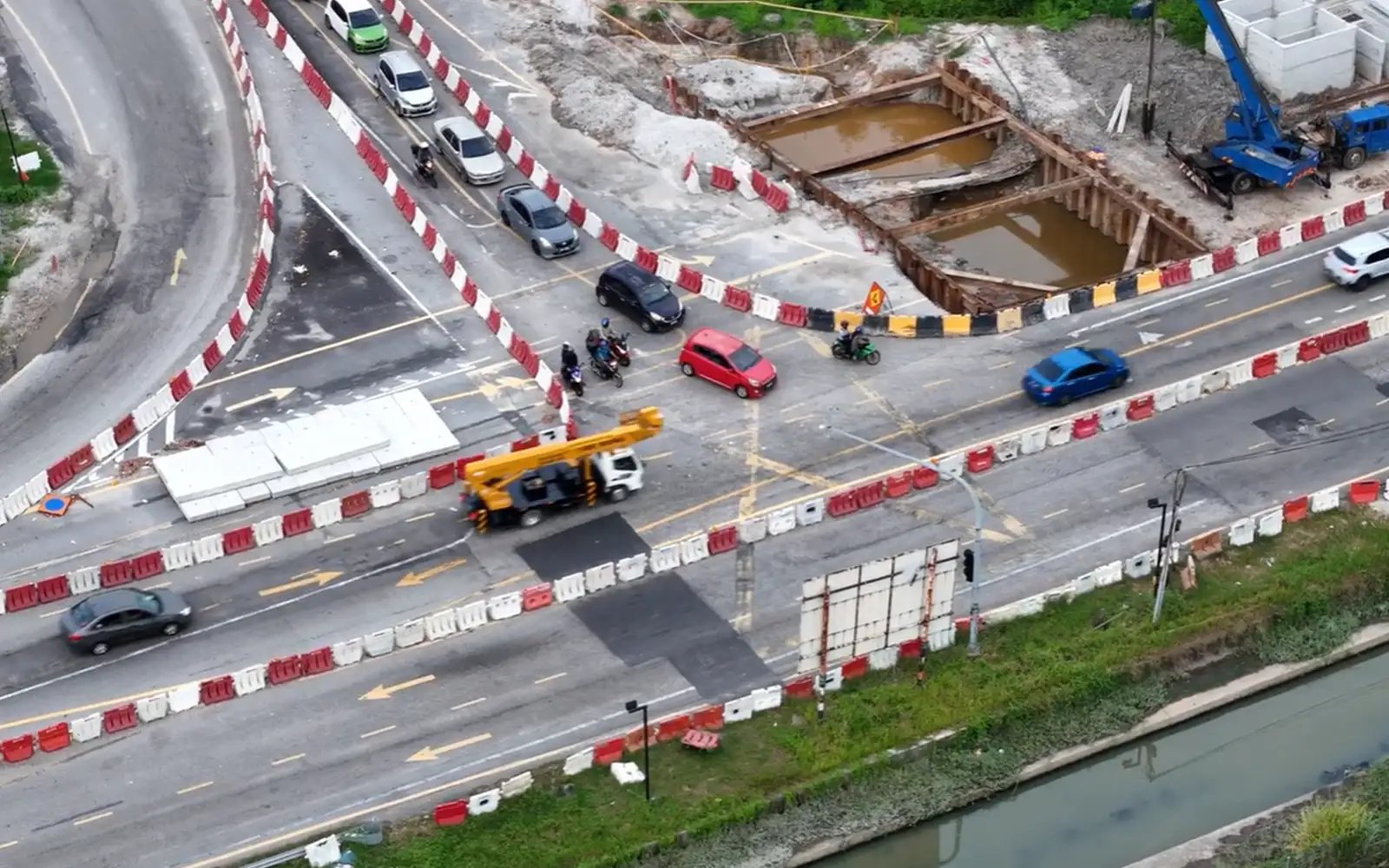 Projek tebatan banjir Jalan Kapar tangguh lagi, penduduk marah