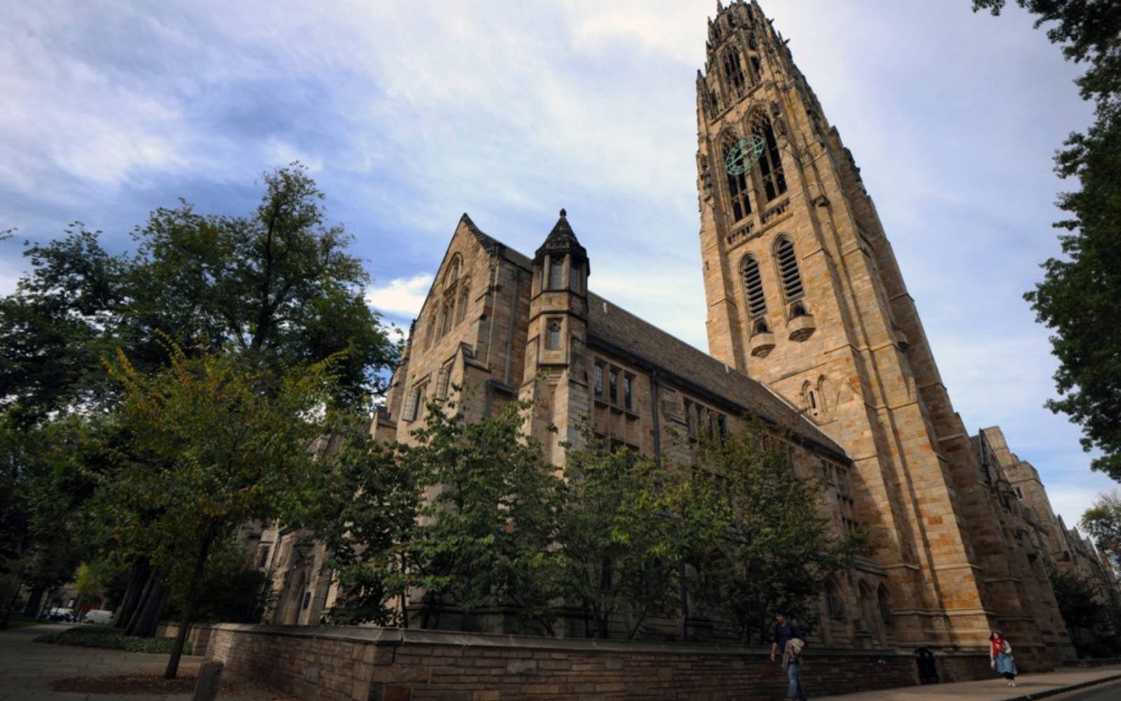 Justice dept alleges Yale bias against white, Asian applicants